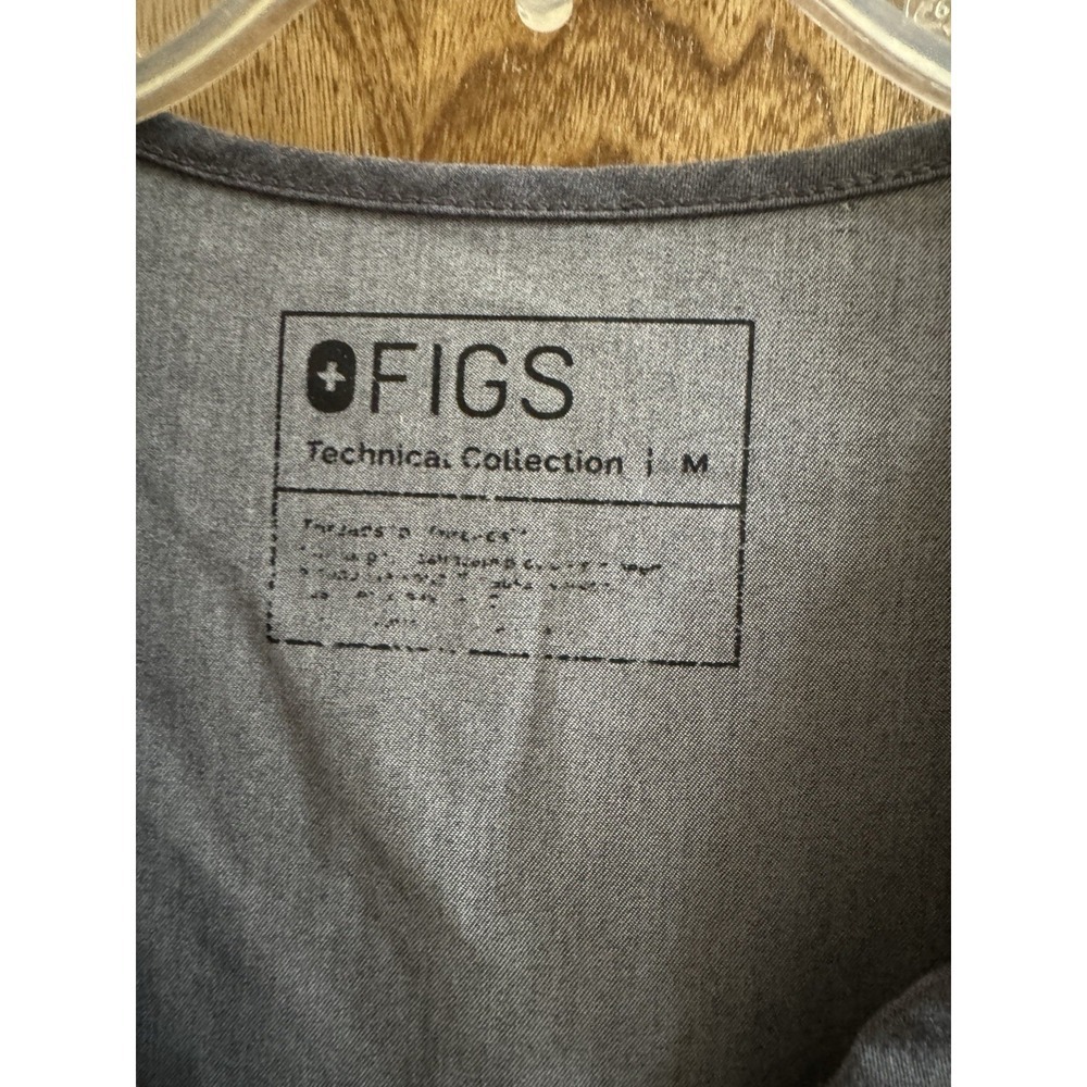 FIGS Technical Casma 3 Pocket Women's Scrub Top Graphite Gray Sz M FW1100 PO1600 - Picture 2 of 9